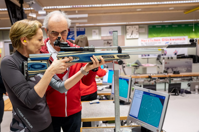 Sportlandesrätin Martina Rüscher + Viktor Knünz. Foto Alexandra Serra